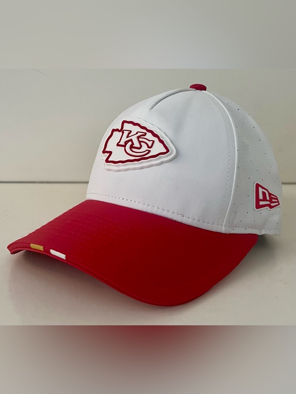 NWOT New Era Kansas City Chiefs KIDS SIZE White Red SnapBack Hat